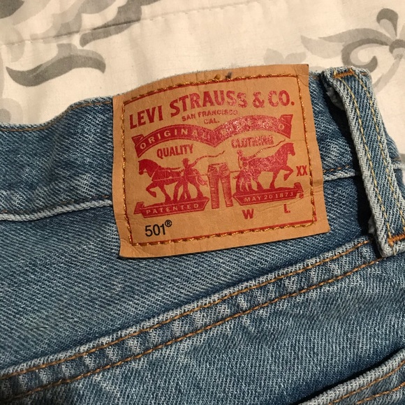 Levi’s Jean Shorts - Picture 3 of 4